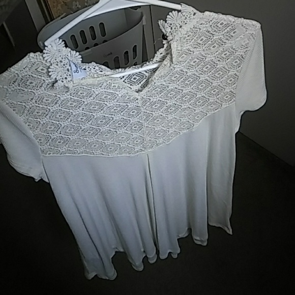 Tops - Picture 2 of 4